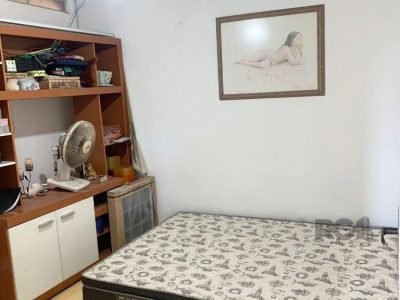 Casa à venda com 150m², 3 quartos, 1 suíte, 4 vagas no bairro Glória em Porto Alegre - Foto 29