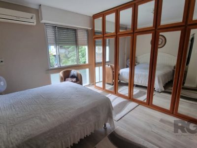 Apartamento à venda com 120m², 3 quartos, 1 suíte, 1 vaga no bairro Petrópolis em Porto Alegre - Foto 2