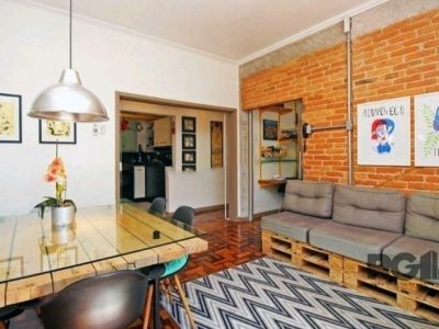 Apartamento à venda com 82m², 3 quartos, 1 suíte, 3 vagas no bairro Petrópolis em Porto Alegre - Foto 2