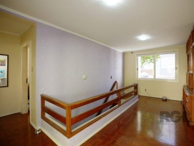 Casa à venda com 235m², 4 quartos, 1 suíte, 3 vagas no bairro Azenha em Porto Alegre - Foto 10