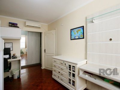 Casa à venda com 235m², 4 quartos, 1 suíte, 3 vagas no bairro Azenha em Porto Alegre - Foto 15