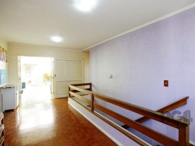 Casa à venda com 235m², 4 quartos, 1 suíte, 3 vagas no bairro Azenha em Porto Alegre - Foto 9