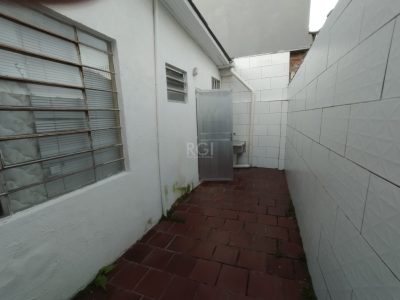 Casa à venda com 299m², 4 quartos, 2 vagas no bairro Santana em Porto Alegre - Foto 37