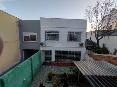 Casa à venda com 299m², 4 quartos, 2 vagas no bairro Santana em Porto Alegre - Foto 14