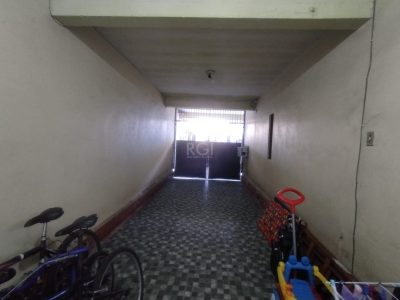 Casa à venda com 299m², 4 quartos, 2 vagas no bairro Santana em Porto Alegre - Foto 13