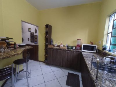 Casa à venda com 299m², 4 quartos, 2 vagas no bairro Santana em Porto Alegre - Foto 11