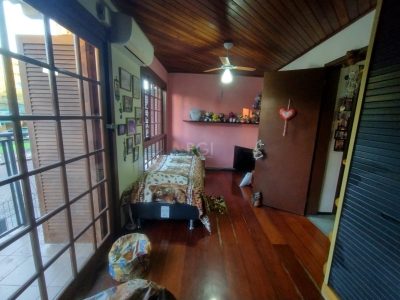 Casa à venda com 299m², 4 quartos, 2 vagas no bairro Santana em Porto Alegre - Foto 8