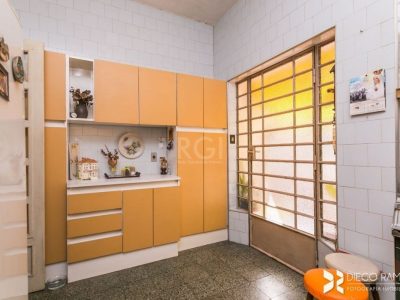 Casa à venda com 198m², 3 quartos, 1 suíte, 4 vagas no bairro Petrópolis em Porto Alegre - Foto 21