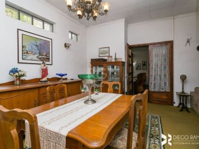 Casa à venda com 198m², 3 quartos, 1 suíte, 4 vagas no bairro Petrópolis em Porto Alegre - Foto 3