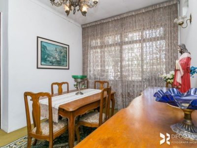 Casa à venda com 198m², 3 quartos, 1 suíte, 4 vagas no bairro Petrópolis em Porto Alegre - Foto 2