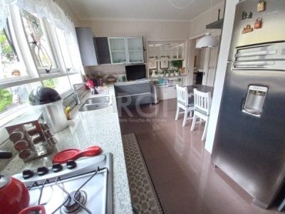 Casa à venda com 283m², 4 quartos, 2 suítes, 4 vagas no bairro Santa Tereza em Porto Alegre - Foto 10