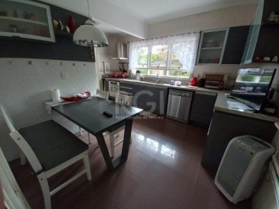 Casa à venda com 283m², 4 quartos, 2 suítes, 4 vagas no bairro Santa Tereza em Porto Alegre - Foto 11