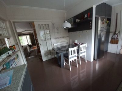 Casa à venda com 283m², 4 quartos, 2 suítes, 4 vagas no bairro Santa Tereza em Porto Alegre - Foto 12