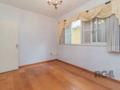 Casa à venda com 220m², 3 quartos, 1 suíte, 4 vagas no bairro Petrópolis em Porto Alegre - Foto 7