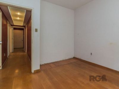 Casa à venda com 220m², 3 quartos, 1 suíte, 4 vagas no bairro Petrópolis em Porto Alegre - Foto 11