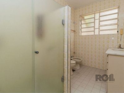 Casa à venda com 220m², 3 quartos, 1 suíte, 4 vagas no bairro Petrópolis em Porto Alegre - Foto 12