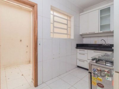 Casa à venda com 220m², 3 quartos, 1 suíte, 4 vagas no bairro Petrópolis em Porto Alegre - Foto 15