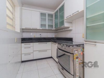 Casa à venda com 220m², 3 quartos, 1 suíte, 4 vagas no bairro Petrópolis em Porto Alegre - Foto 16