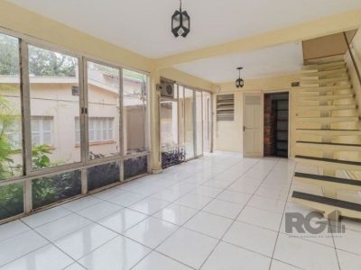 Casa à venda com 220m², 3 quartos, 1 suíte, 4 vagas no bairro Petrópolis em Porto Alegre - Foto 23