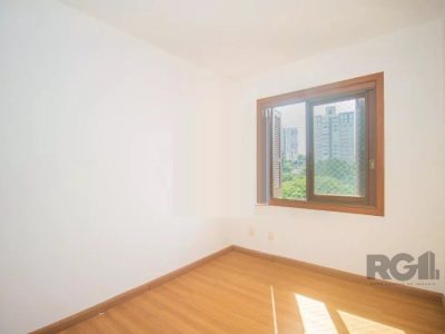 Apartamento à venda com 93m², 3 quartos, 1 suíte, 2 vagas no bairro Petrópolis em Porto Alegre - Foto 17