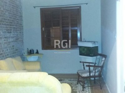 Casa à venda com 92m², 2 quartos, 5 vagas no bairro Glória em Porto Alegre - Foto 2