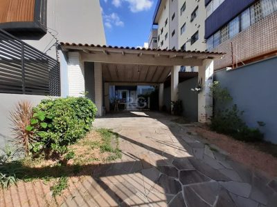 Casa à venda com 200m², 3 quartos no bairro Petrópolis em Porto Alegre - Foto 2