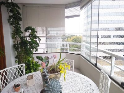 Apartamento à venda com 111m², 2 quartos, 1 suíte, 1 vaga no bairro Menino Deus em Porto Alegre - Foto 6