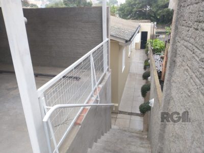 Casa à venda com 155m², 2 quartos, 1 suíte, 2 vagas no bairro Jardim Europa em Porto Alegre - Foto 3