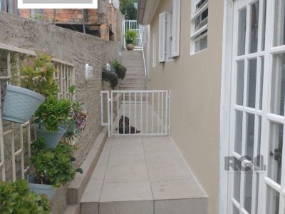 Casa à venda com 155m², 2 quartos, 1 suíte, 2 vagas no bairro Jardim Europa em Porto Alegre - Foto 8