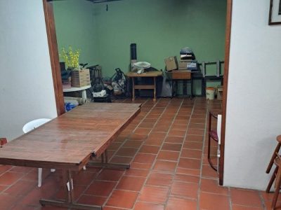 Casa à venda com 250m², 3 quartos, 1 suíte, 5 vagas no bairro Santa Tereza em Porto Alegre - Foto 14