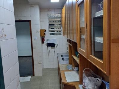 Casa à venda com 250m², 3 quartos, 1 suíte, 5 vagas no bairro Santa Tereza em Porto Alegre - Foto 22