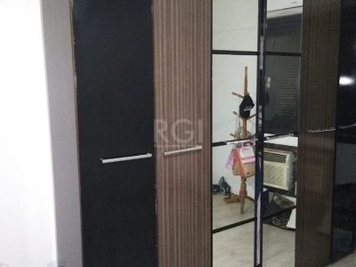 Casa à venda com 265m², 5 quartos, 2 suítes no bairro Floresta em Porto Alegre - Foto 13