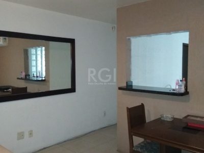 Casa à venda com 265m², 5 quartos, 2 suítes no bairro Floresta em Porto Alegre - Foto 7