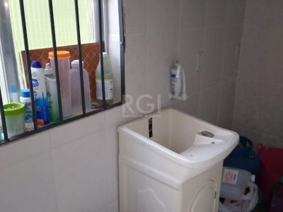 Casa à venda com 265m², 5 quartos, 2 suítes no bairro Floresta em Porto Alegre - Foto 17