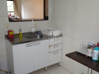 Casa à venda com 265m², 5 quartos, 2 suítes no bairro Floresta em Porto Alegre - Foto 21