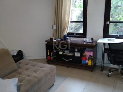 Casa à venda com 265m², 5 quartos, 2 suítes no bairro Floresta em Porto Alegre - Foto 25