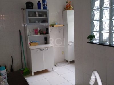 Casa à venda com 265m², 5 quartos, 2 suítes no bairro Floresta em Porto Alegre - Foto 26