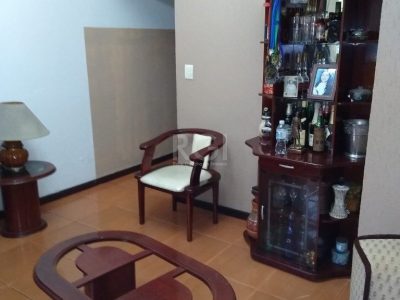 Casa à venda com 265m², 5 quartos, 2 suítes no bairro Floresta em Porto Alegre - Foto 31