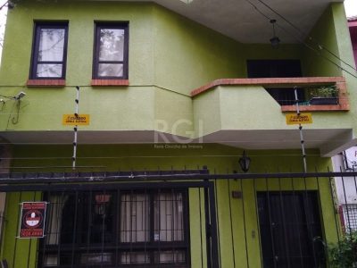 Casa à venda com 265m², 5 quartos, 2 suítes no bairro Floresta em Porto Alegre - Foto 2