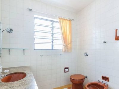 Casa à venda com 327m², 4 quartos, 1 suíte, 3 vagas no bairro Chácara das Pedras em Porto Alegre - Foto 13