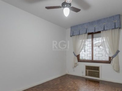 Casa à venda com 327m², 4 quartos, 1 suíte, 3 vagas no bairro Chácara das Pedras em Porto Alegre - Foto 31