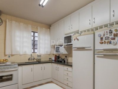 Casa à venda com 327m², 4 quartos, 1 suíte, 3 vagas no bairro Chácara das Pedras em Porto Alegre - Foto 37