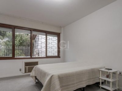 Casa à venda com 327m², 4 quartos, 1 suíte, 3 vagas no bairro Chácara das Pedras em Porto Alegre - Foto 57