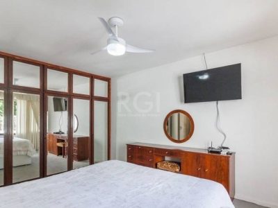 Casa à venda com 327m², 4 quartos, 1 suíte, 3 vagas no bairro Chácara das Pedras em Porto Alegre - Foto 58