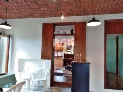 Casa à venda com 276m², 3 quartos, 1 suíte, 5 vagas no bairro Medianeira em Porto Alegre - Foto 9