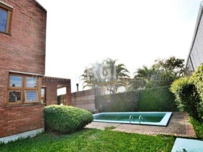 Casa à venda com 276m², 3 quartos, 1 suíte, 5 vagas no bairro Medianeira em Porto Alegre - Foto 3