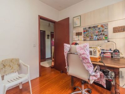 Casa à venda com 215m², 4 quartos, 4 vagas no bairro Santa Tereza em Porto Alegre - Foto 14