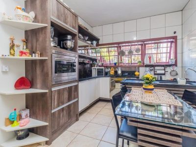 Casa à venda com 215m², 4 quartos, 4 vagas no bairro Santa Tereza em Porto Alegre - Foto 10