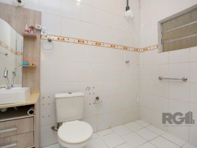 Casa à venda com 88m², 3 quartos, 1 suíte, 2 vagas no bairro Partenon em Porto Alegre - Foto 9