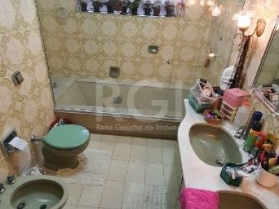 Casa à venda com 320m², 5 quartos, 3 suítes, 8 vagas no bairro Ipanema em Porto Alegre - Foto 15